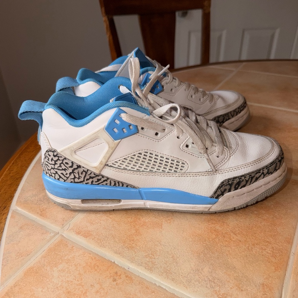 Nike Air Jordan Spizike White Blue Youth Size 7 EUC — Light Wear